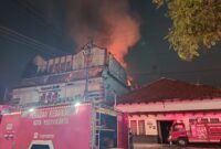 kebakaran yang melanda toko ritel