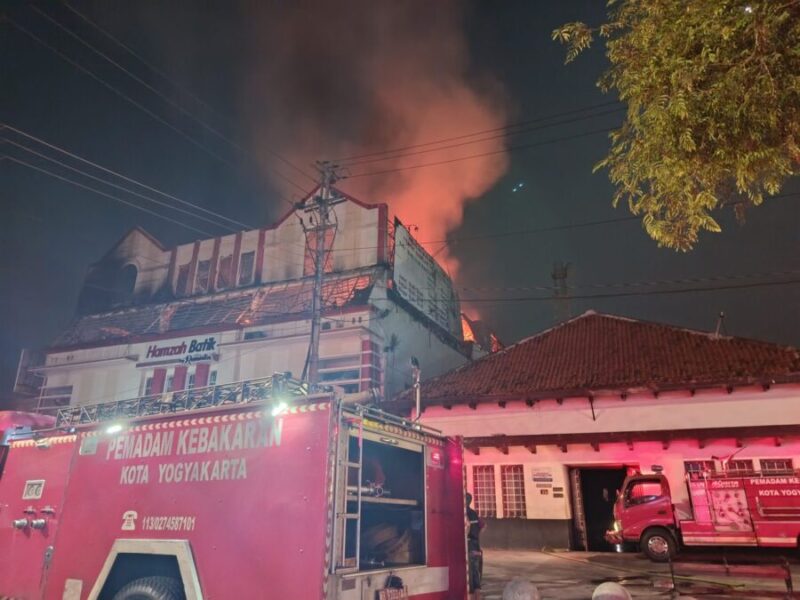 kebakaran yang melanda toko ritel