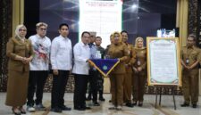 Wakil Menteri Dalam Negeri Akhmad Wiyagus bersama jajaran Pemerintah Kabupaten Sidoarjo dalam Deklarasi Desa dan Kelurahan Siaga Tuberkulosis bertajuk