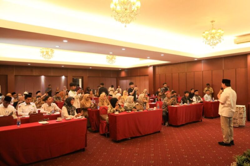 Achmad Dimyati Natakusumah memberikan arahan dan sambutan saat menghadiri acara Sosialisasi Pengelolaan Zakat, Infak, Sedekah, dan Dana Sosial Keagamaan Lainnya (ZIS-DSKL) BAZNAS Provinsi Banten Tahun 2026 di Hotel Horison, Kabupaten Pandeglang