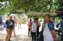 Tri Adhianto (kanan) meninjau langsung kondisi saluran air dan tanggul di Perumahan Mandosi Permai, Kelurahan Jatiluhur, Kecamatan Jatiasih, Kota Bekasi