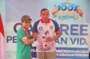 Menko PM Cak Imin dan Wali Kota Bekasi berjabat tangan dalam rangkaian Piloting 1001 Pasar Rakyat × Car Free Day di Vida Bekasi. Cak Imin menyebut Vida sebagai role model yang dapat diduplikasi di daerah lain untuk pengembangan ekonomi kecil dan menengah.