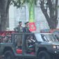 Komandan Korem 043/Garuda Hitam Brigjen TNI Sumarno Marjuki bertindak sebagai Inspektur Upacara saat melakukan pemeriksaan pasukan menggunakan kendaraan taktis pada Upacara Parade HUT ke-81 TNI