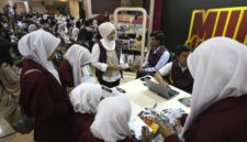 Peserta _The Future Fest_ 2026 mengunjungi both-both perguruan tinggi yang disediakan oleh LPDP