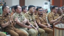 Jajaran Kepala Dinas, Kepala Badan, hingga Camat di lingkungan Pemkab Bandung menyimak jalannya peluncuran program E-Learning ASN Berintegritas.