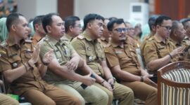 Jajaran Kepala Dinas, Kepala Badan, hingga Camat di lingkungan Pemkab Bandung menyimak jalannya peluncuran program E-Learning ASN Berintegritas.   