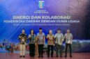 Rahmat Mirzani Djausal saat berfoto bersama para pejabat dari lingkungan Pemprov Lampung dan Bank Indonesia, menegaskan komitmen kolaborasi melalui program CSR.