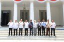 Andra Soni berfoto bersama manajemen Gyokai Indonesia Kompeten dan jajaran terkait di selasar Gedung Negara Provinsi Banten usai pembahasan kerja sama