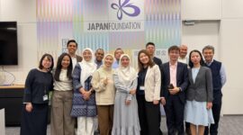 Kaprodi Ilmu Komunikasi UMY, Dr. Filosa Gita Sukmono (belakang kiri foto) bersama para penerima Visiting Fellowship JFSEAP di Kyoto University, Jepang
