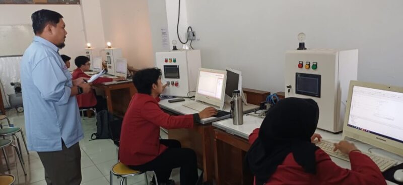 Foto kegiatan mahasiswa UMY saat mengikuti Sertifikasi Profesi di UMY yang difasilitasi oleh LSP UMY