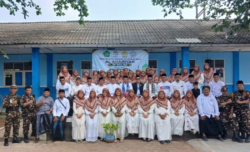 Keluarga besar Al-Khairiyah Bekasi
