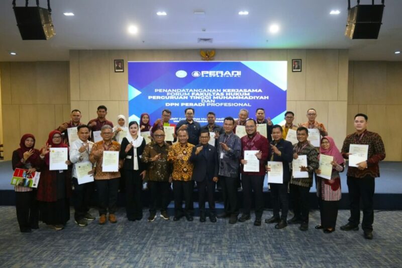 Foto bersama DPN Peradi Profesional bersama para Dekan Fakultas Hukum PTMA
